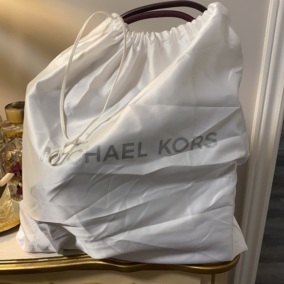 Michael Kors Large Purse - Picture 8 of 8